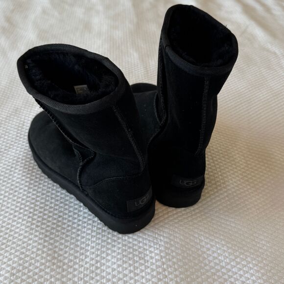 UGG Classic Short Boots black size 7 NWOT - Picture 4 of 5